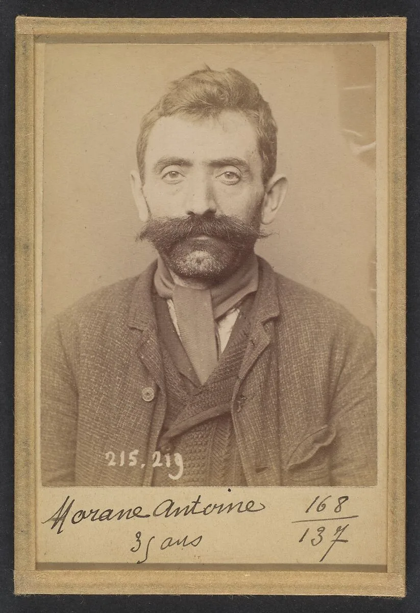 Morane. Antoine. 35 ans, né à Chalinargue (Cantal). Manœvre. Anarchiste. 6/3/94. — Alphonse Bertillon