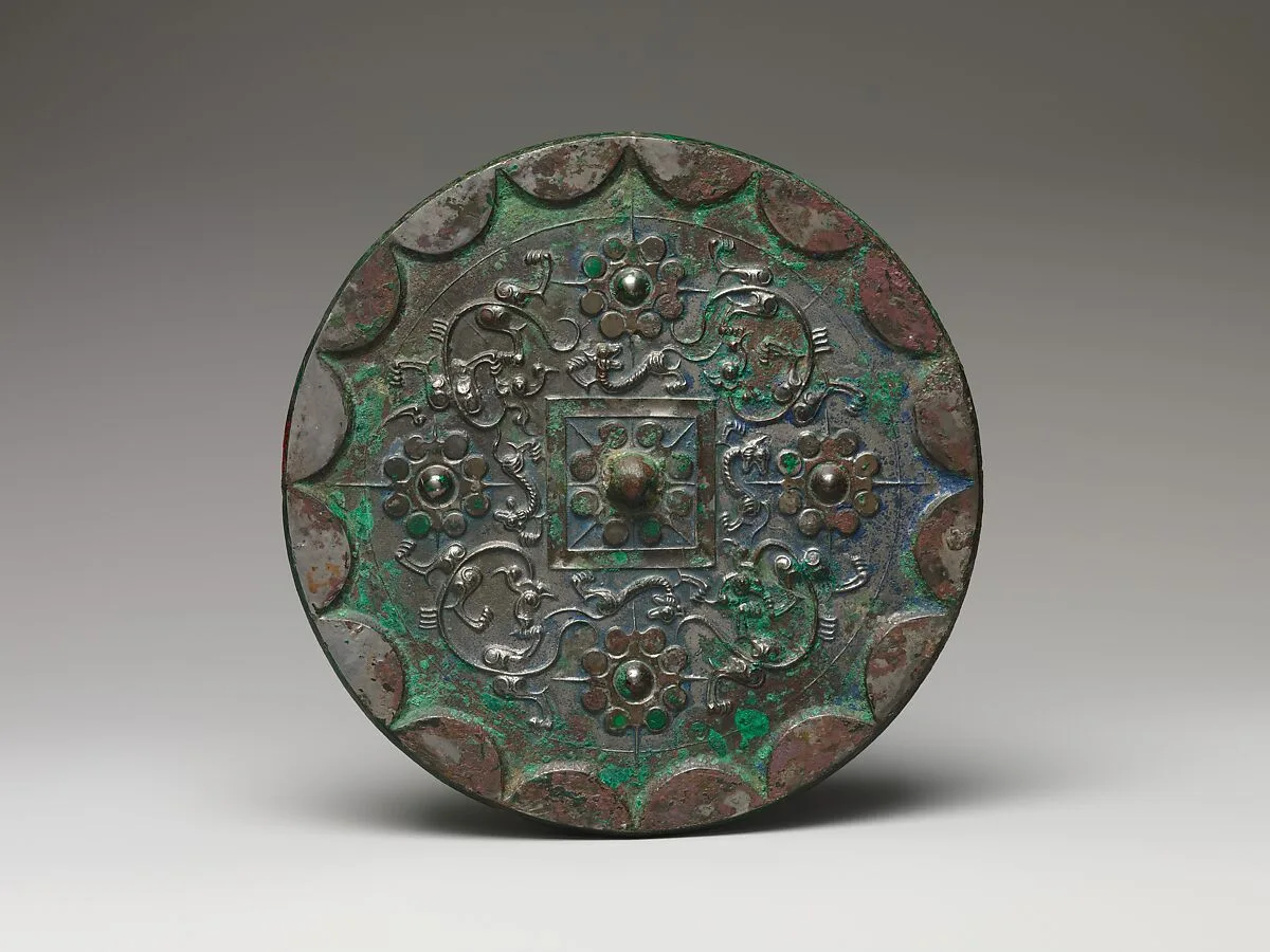 漢 星雲紋銅鏡|Mirror with dragons and knob-and-swirl design — Unknown
