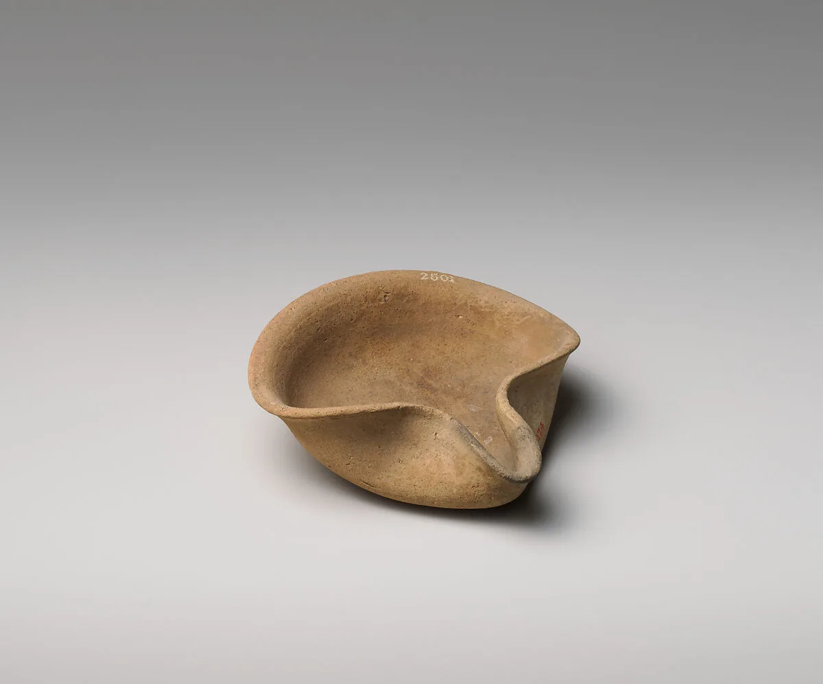 Terracotta saucer-shaped lamp — Unknown