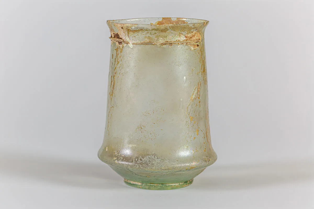 Glass beaker — Unknown