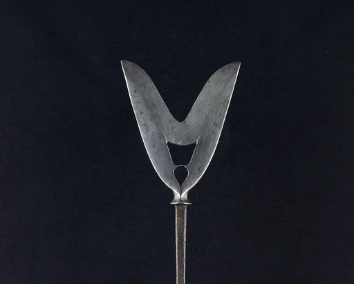 Arrowhead (<i>Yanone</i>)