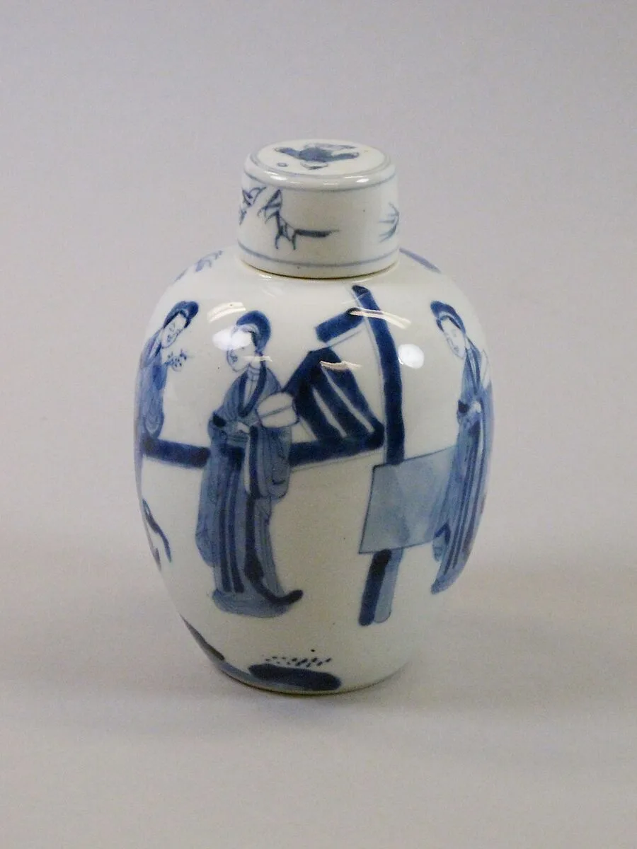 清康熙 景德鎮窯青花仕女圖茶葉罐|Tea leaf jar with ladies at leisure — Unknown