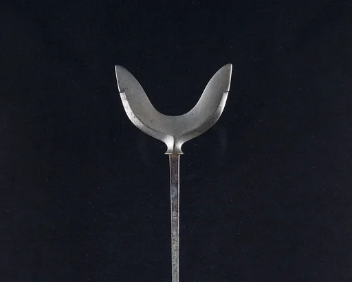 Arrowhead (<i>Yanone</i>)