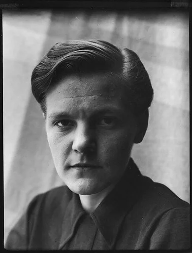 [Natasha von Hoeschelmann]