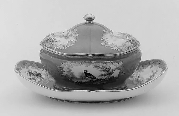 Sugar bowl with cover (sucrier de Monsieur le Premier) (one of a pair) (part of a service) — Sèvres Manufactory
