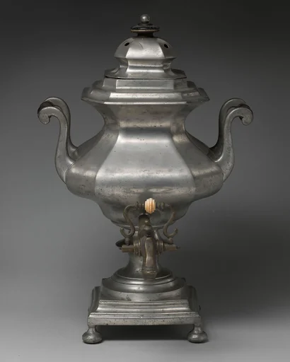 Tea urn