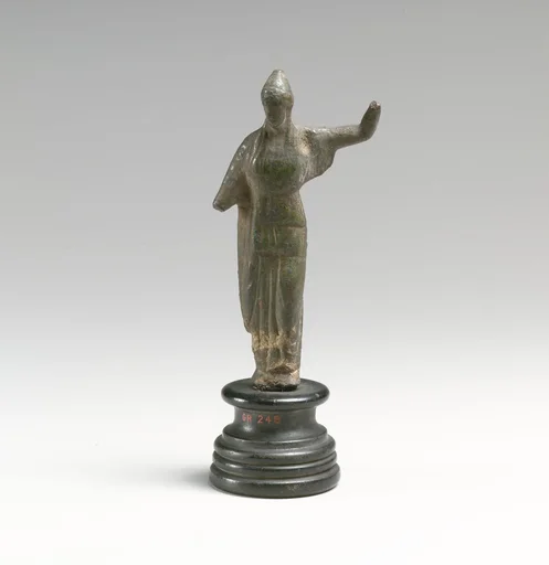 Statuette of a woman