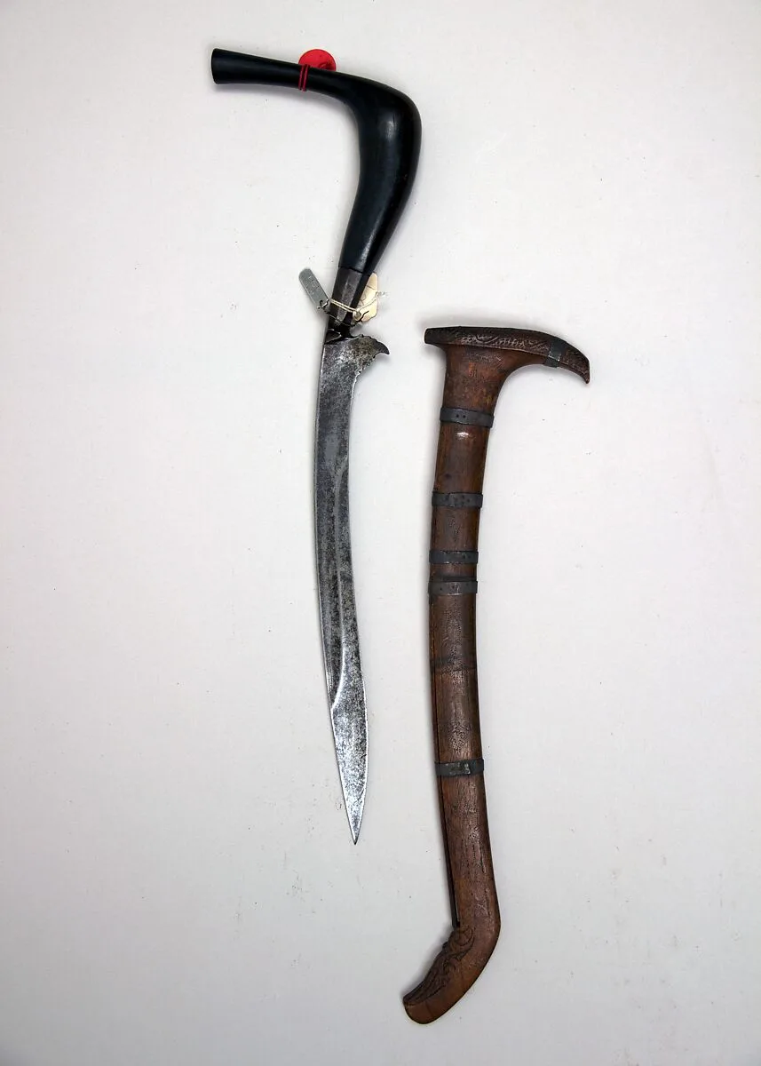 Moulded Single-Edged Curved Knife (Bade-bade) with Sheath — Unknown