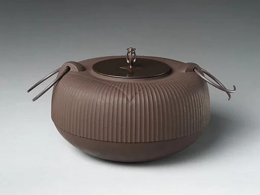 菱文平釜|Kettle (Kama) with Stripes and Rhomboid Pattern