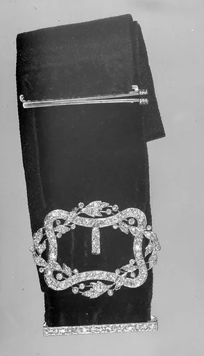 Neckband Ornament