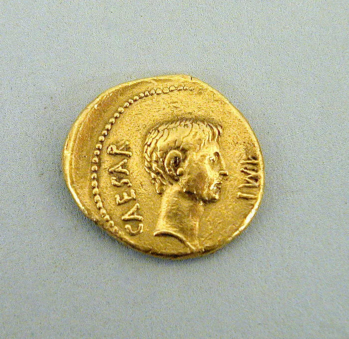 Gold aureus of Octavian — Unknown