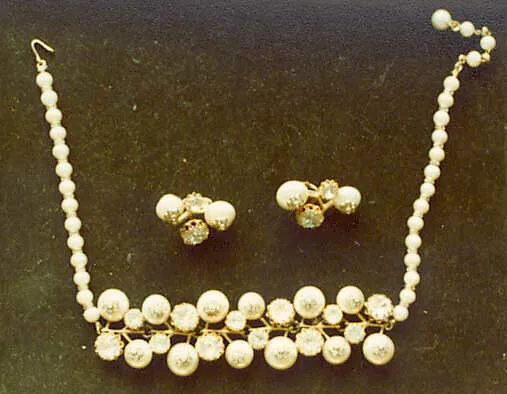 Jewelry set — Unknown