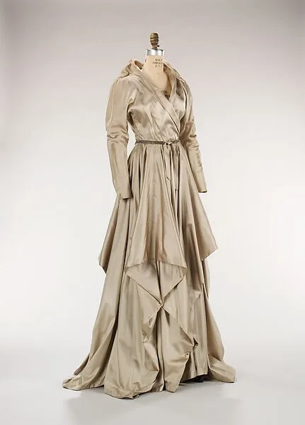 Evening dress — Mme. Eta Hentz