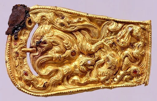 嵌玻璃及瑪瑙神獸紋金帶扣|Belt Buckle with Zoomorphic Motif