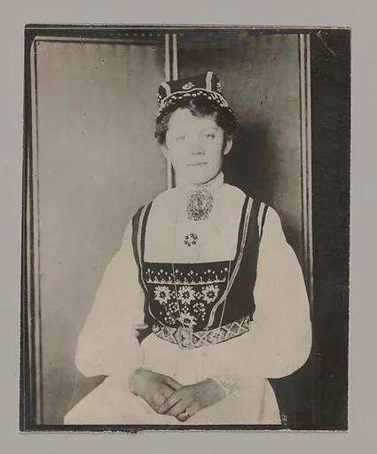 [Swedish Woman, Ellis Island, New York]
