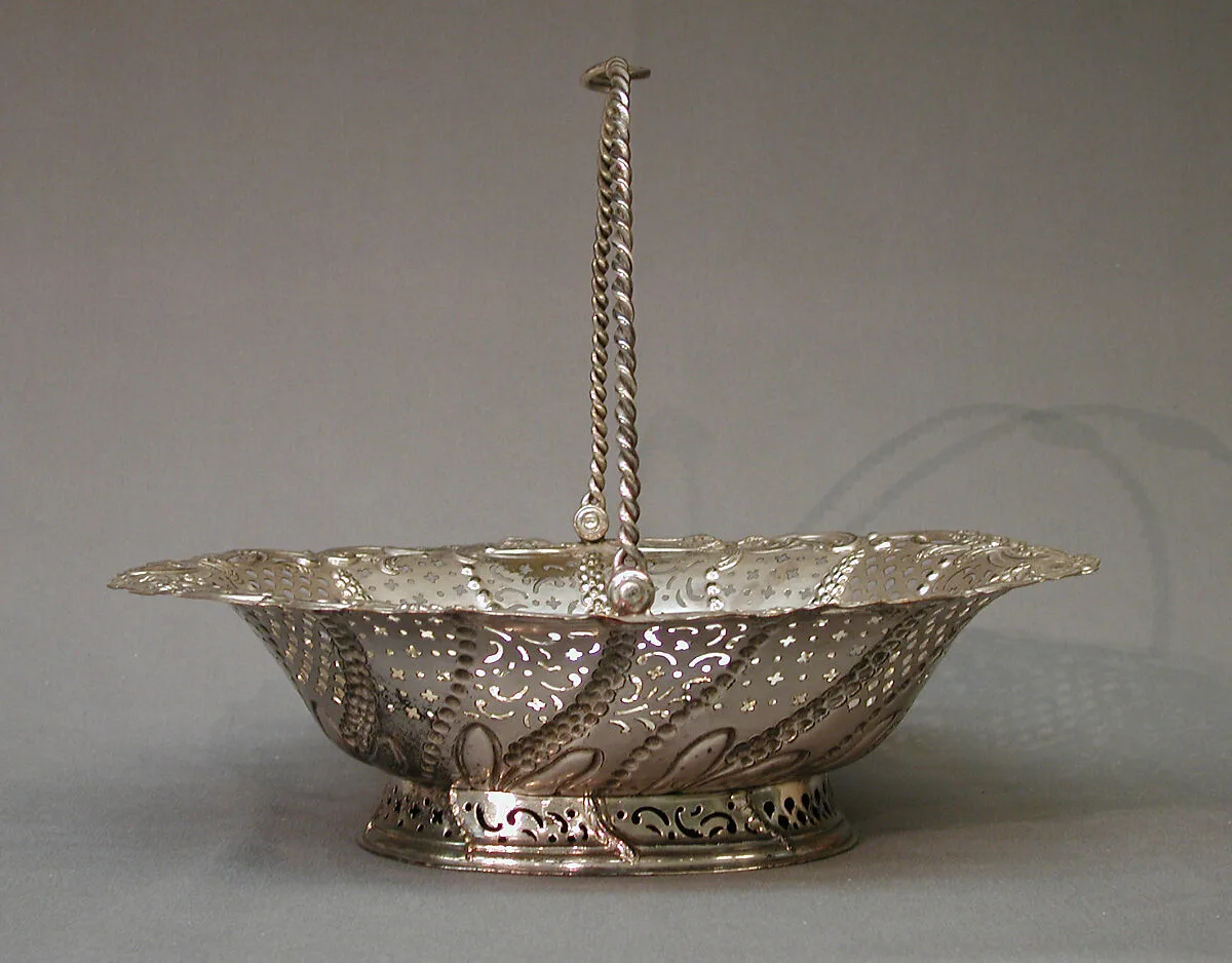 Cake basket — Tudor and Leader