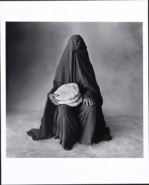 Woman with Three Loaves, Morocco — Irving Penn