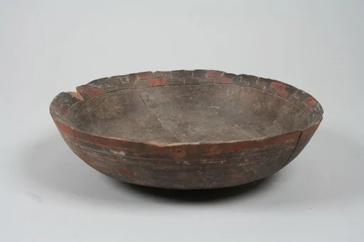 Incised bowl with diamonds