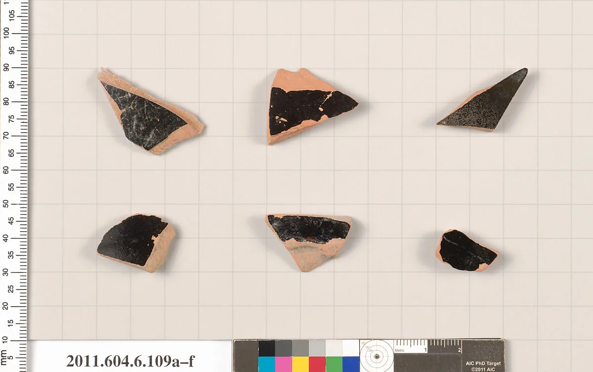 Terracotta fragments of closed shapes — Unknown