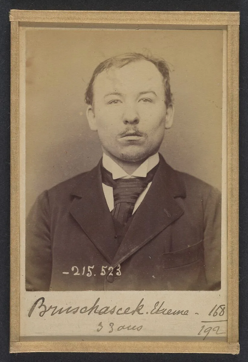 Bruchaesen. Etienne. 31 ans, né à Mag Levard (Hongrie). Tailleur d'habits. Anarchiste. 11/3/94. — Alphonse Bertillon