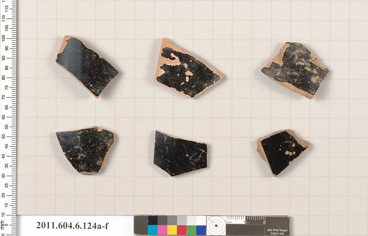 Terracotta fragments of closed shapes — Unknown