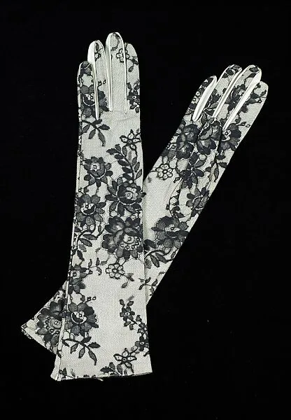 Evening gloves — Yves Saint Laurent|Yves Saint Laurent Rive Gauche|Yves Saint Laurent