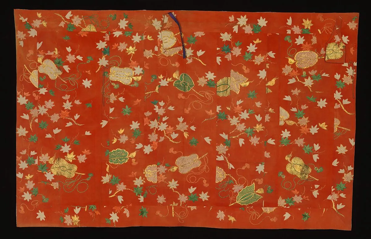 紅縮緬地紅葉軍配団扇模様袈裟|Buddhist Vestment (Kesa) with Maple Leaves and Fans — Unknown