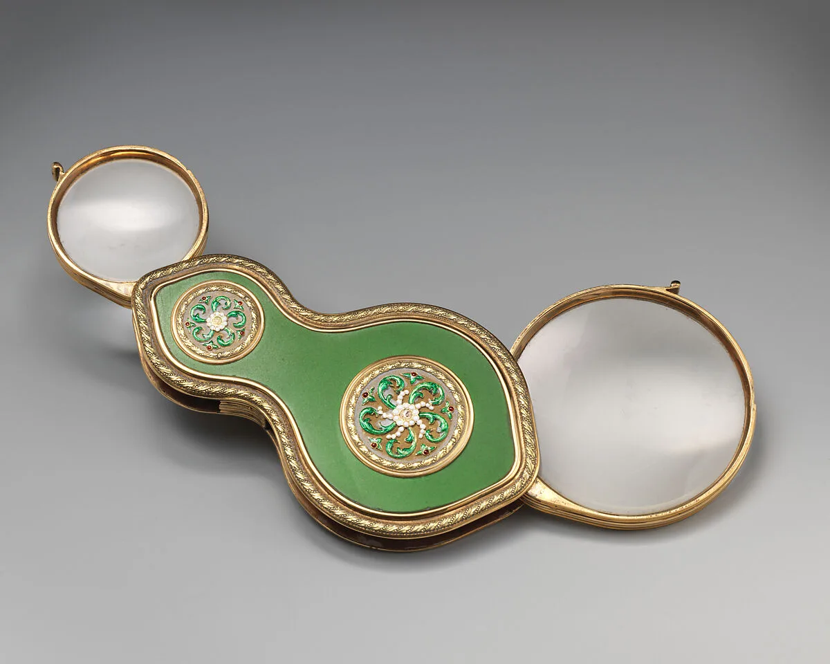 Reading glass with two lens (loupe) — Unknown