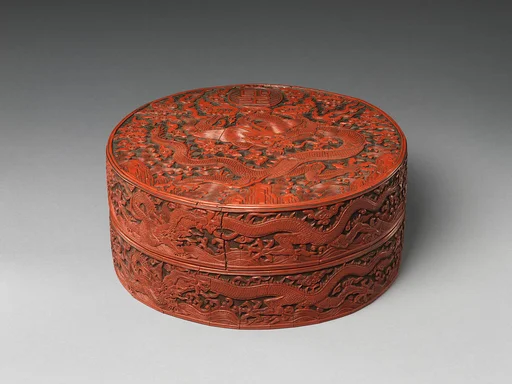 明嘉靖  剔紅捧聖龍紋漆盒|Box with dragon design