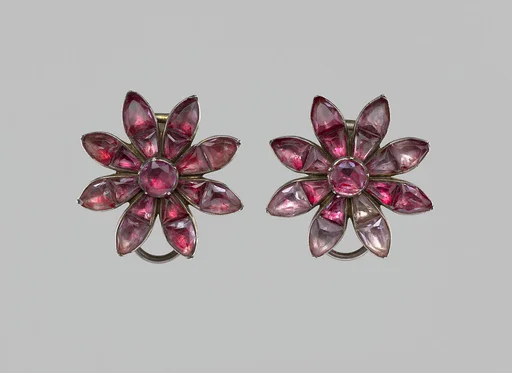 Pair of earrings