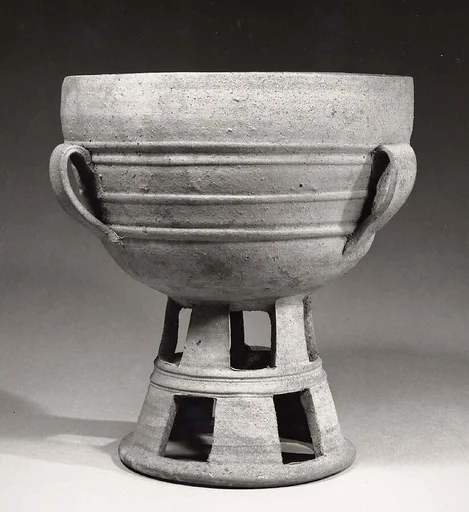 손잡이달린 굽다리완 삼국 신라|把手臺附碗  三國 新羅|Pedestal bowl with handles