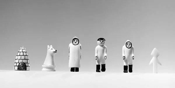 Chessmen (32) and box-board — Unknown