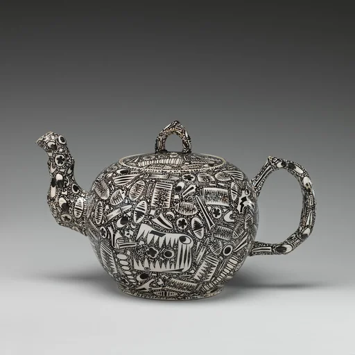 Teapot with fossil decoration