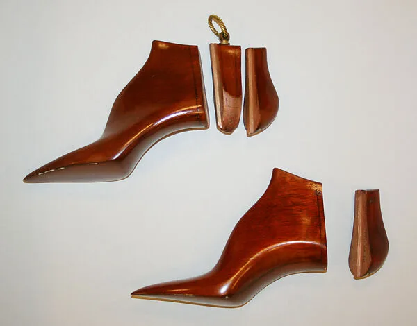 Shoe trees — Pierre Yantorny