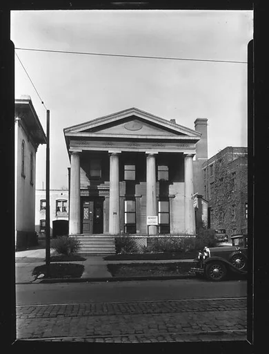 [Dilapidated Greek Revival House with Doric Capitals, Syracuse, New York]