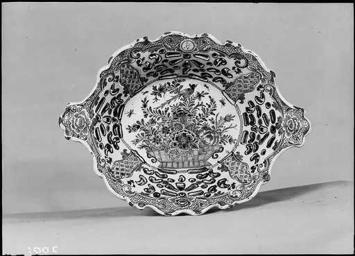 Fruit dish