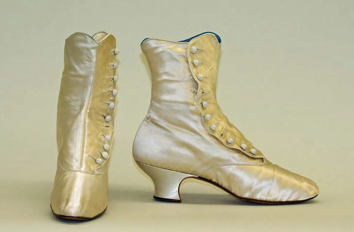 Wedding shoes — Unknown