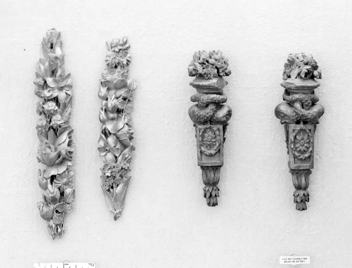 Pair of garlands — Unknown
