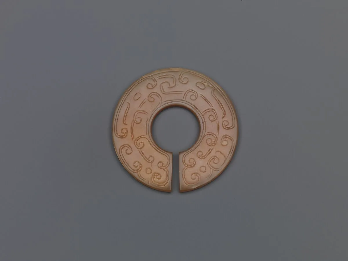东周 玉玦|Slit Ring (Jue) — Unknown