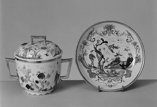 Circular bowl with cover and saucer