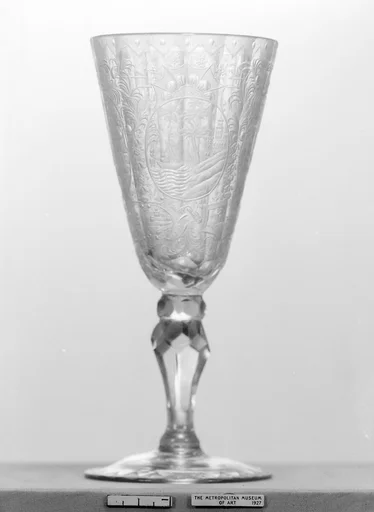 Standing cup