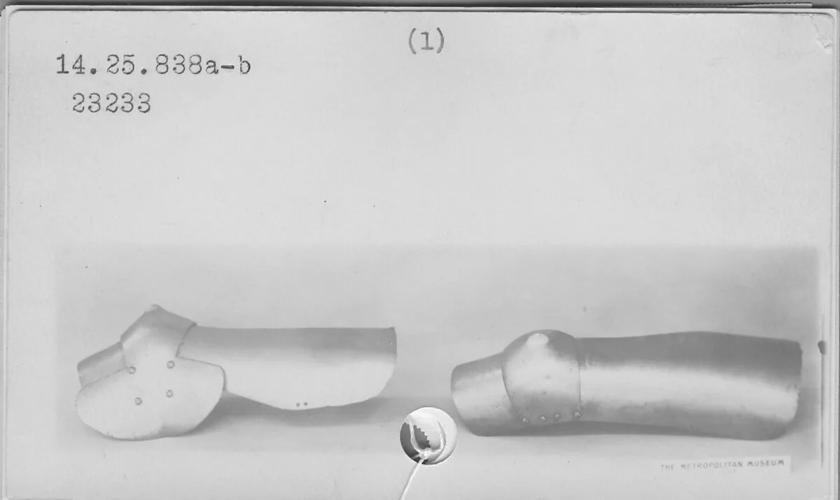 Pair of Thigh Defenses (Cuisses) with Knee Defenses (Poleyns) — Unknown