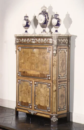 Upright secretary