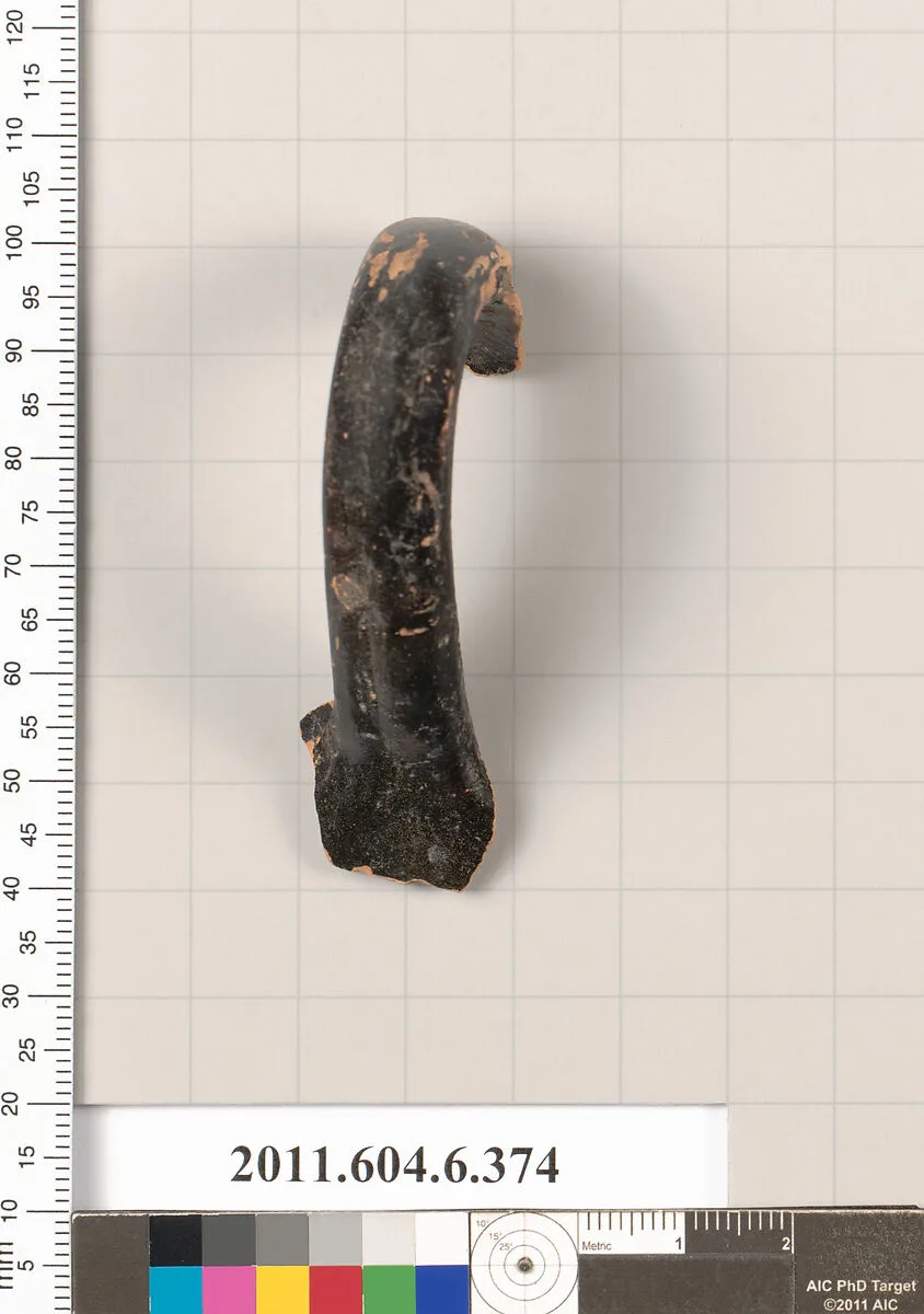 Terracotta fragment of an undetermined shape — Unknown
