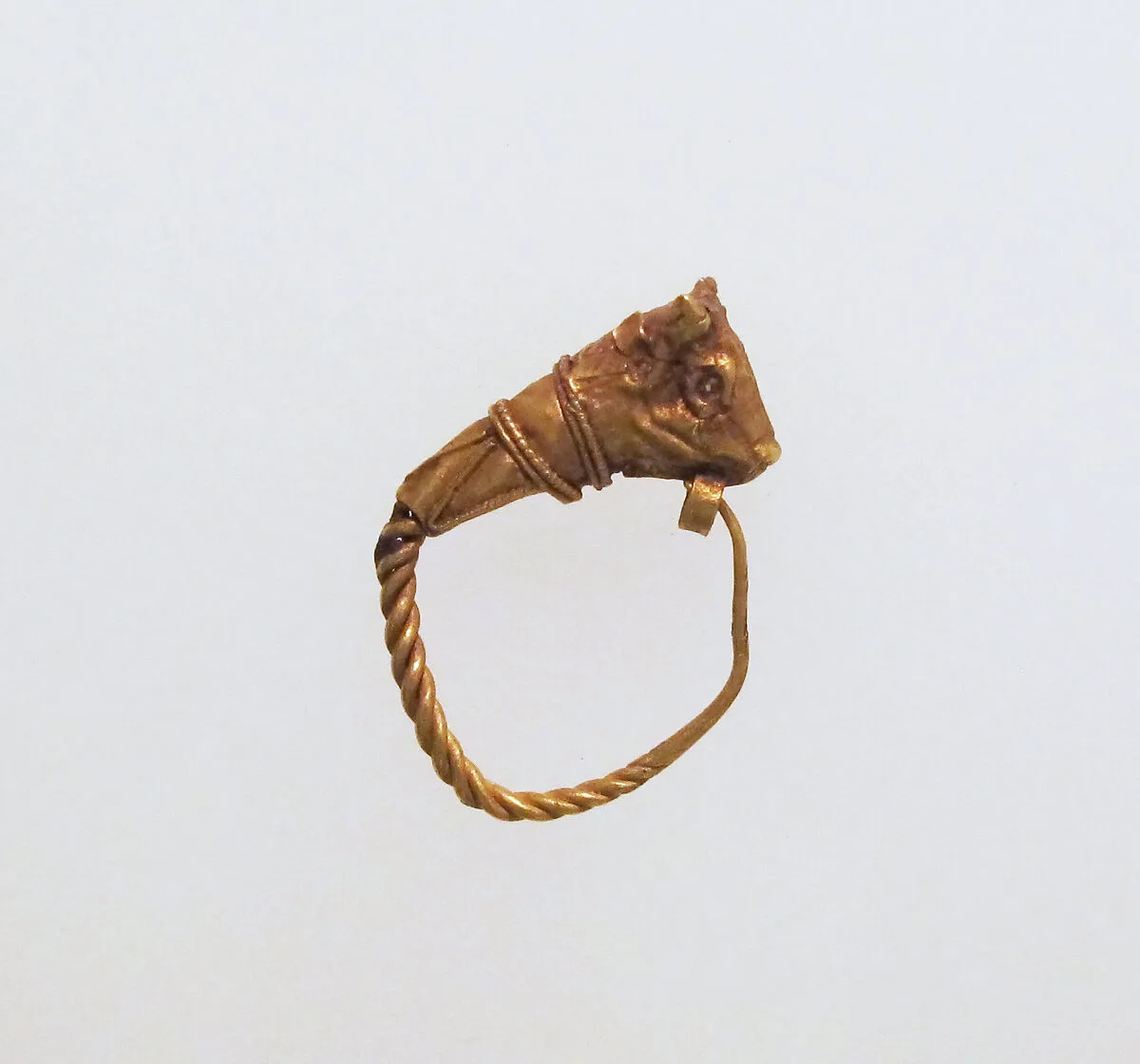 Gold earring with head of a bull — Unknown