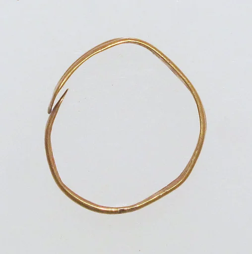Ring, spiral with overlapping ends