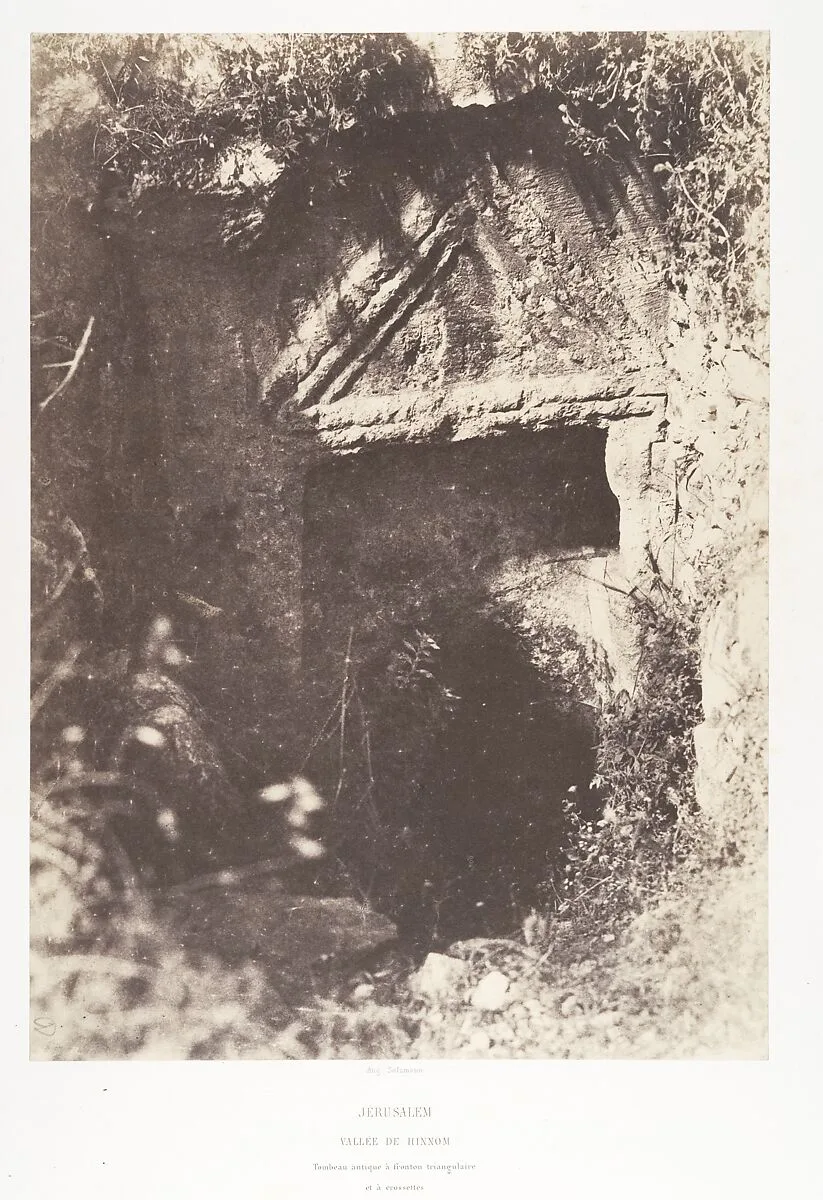 Jérusalem, Vallée de Hinnom, Tombeau antique à fronton triangulaire et à crossettes — Imprimerie photographique de Blanquart-Évrard, à Lille|Auguste Salzmann