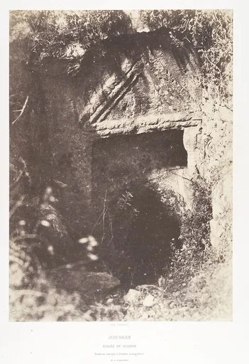 Jérusalem, Vallée de Hinnom, Tombeau antique à fronton triangulaire et à crossettes