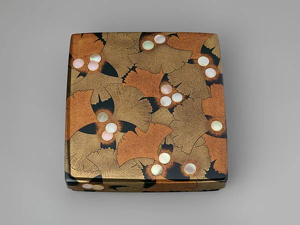 室瀬和美作 公孫樹蒔絵螺鈿硯箱|Writing box (Suzuribako) with Ginkgo Leaves — Murose Kazumi