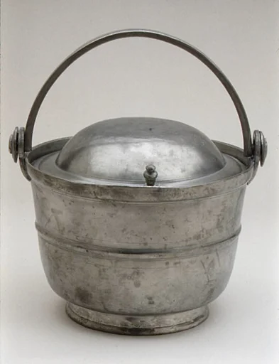Dinner pail with cover (porte-dîner)